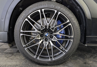 Подержанный автомобиль BMW X6 2021 года (12 фото)