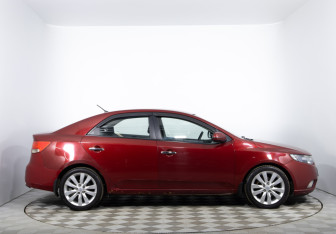 Подержанный автомобиль Kia Cerato Sedan 2011 года (4 фото)