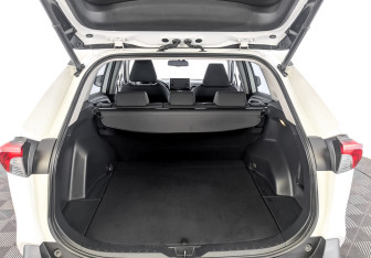 Подержанный автомобиль Toyota RAV4 2021 года (10 фото)