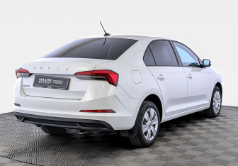 Подержанный автомобиль Skoda Rapid Liftback 2021 года (5 фото)