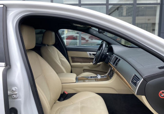 Подержанный автомобиль Jaguar XF Sedan 2013 года (23 фото)