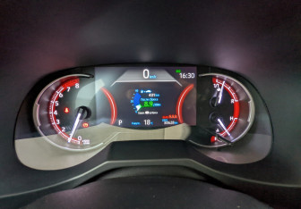 Подержанный автомобиль Toyota RAV4 2022 года (4 фото)