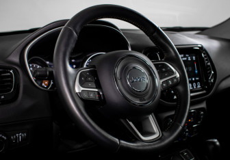 Подержанный автомобиль Jeep Compass 2019 года (13 фото)