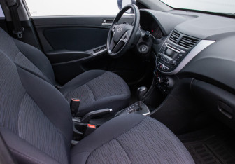 Подержанный автомобиль Hyundai Solaris Hatchback 2015 года (9 фото)