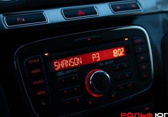 Подержанный автомобиль Ford S-MAX 2011 года (19 фото)