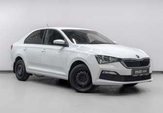 Подержанный автомобиль Skoda Rapid Liftback 2022 года (3 фото)