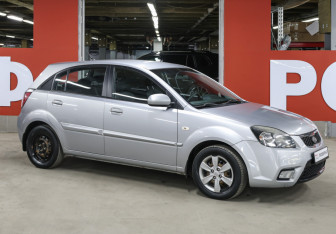 Подержанный автомобиль Kia Rio Hatchback 2011 года (3 фото)