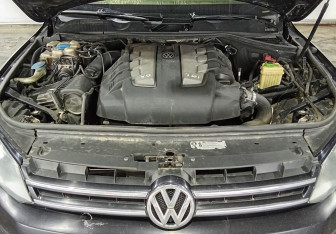 Подержанный автомобиль Volkswagen Touareg 2011 года (16 фото)