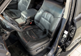 Подержанный автомобиль Toyota Land Cruiser Suv 2016 года (3 фото)