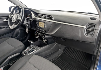 Подержанный автомобиль Kia Rio Hatchback 2021 года (11 фото)