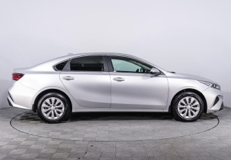 Подержанный автомобиль Kia Cerato Sedan 2022 года (6 фото)