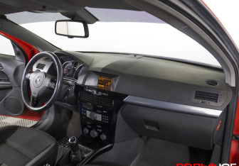 Подержанный автомобиль Opel Astra Hatchback 2008 года (8 фото)