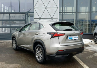 Подержанный автомобиль Lexus NX 2015 года (7 фото)