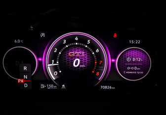 Подержанный автомобиль Volkswagen Golf GTI Hatchback 2021 года (17 фото)