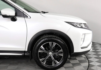 Подержанный автомобиль Mitsubishi Eclipse Cross 2022 года (13 фото)