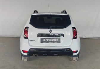 Подержанный автомобиль Renault Duster 2017 года (6 фото)