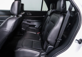 Подержанный автомобиль Ford Explorer 2019 года (16 фото)