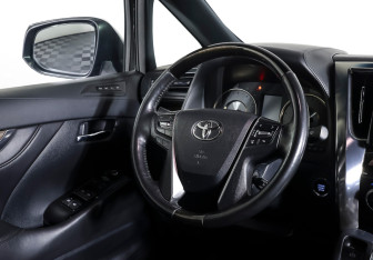 Подержанный автомобиль Toyota Alphard 2019 года (18 фото)