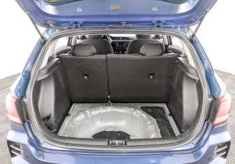 Подержанный автомобиль Kia Rio Hatchback 2021 года (10 фото)