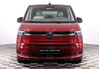 Подержанный автомобиль Volkswagen Multivan 2022 года (2 фото)