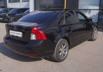 Подержанный автомобиль Volvo S40 2011 года (5 фото)