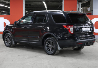 Подержанный автомобиль Ford Explorer 2011 года (7 фото)