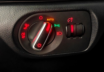 Подержанный автомобиль Audi Q3 2015 года (16 фото)