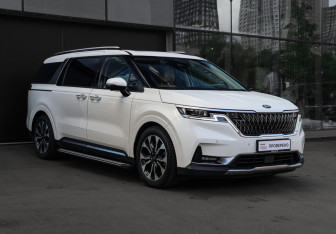 Подержанный автомобиль Kia Carnival 2021 года (3 фото)