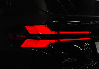Подержанный автомобиль BMW X5 2025 года (24 фото)