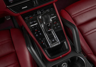 Подержанный автомобиль Porsche Cayenne 2019 года (15 фото)