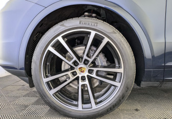 Подержанный автомобиль Porsche Cayenne 2024 года (18 фото)