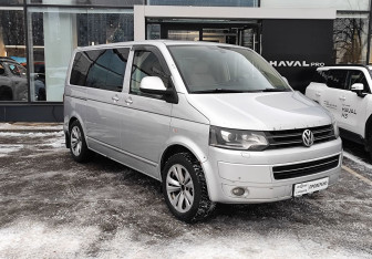 Подержанный автомобиль Volkswagen Multivan 2013 года (3 фото)