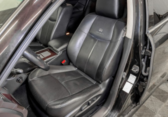 Подержанный автомобиль Infiniti M Sedan 2013 года (20 фото)