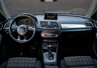 Подержанный автомобиль Audi Q3 2016 года (19 фото)