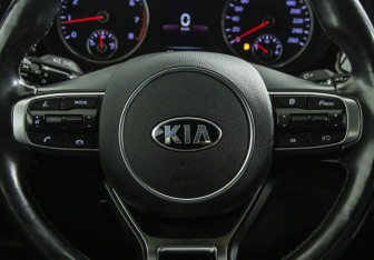 Подержанный автомобиль Kia K5 2020 года (13 фото)
