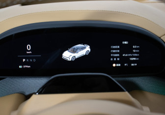 Подержанный автомобиль Zeekr 001 2024 года (12 фото)