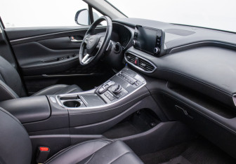 Подержанный автомобиль Hyundai Santa Fe 2022 года (10 фото)