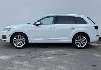 Подержанный автомобиль Audi Q7 2017 года (8 фото)