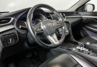 Подержанный автомобиль Infiniti QX50 2018 года (13 фото)