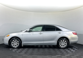 Подержанный автомобиль Toyota Camry Sedan 2007 года (8 фото)
