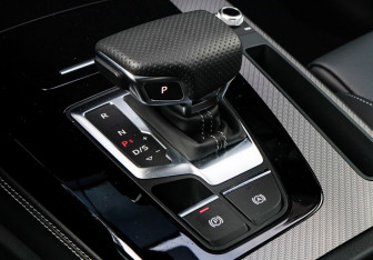 Подержанный автомобиль Audi Q5 2025 года (22 фото)