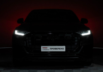 Подержанный автомобиль Audi Q8 2021 года (22 фото)