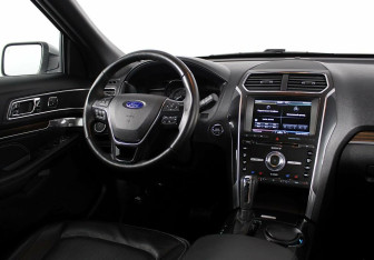 Подержанный автомобиль Ford Explorer 2016 года (6 фото)