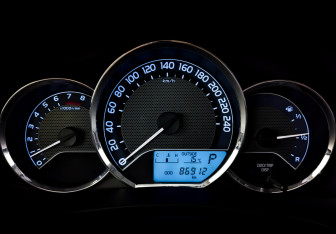 Подержанный автомобиль Toyota Corolla Sedan 2013 года (13 фото)