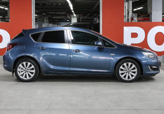 Подержанный автомобиль Opel Astra Hatchback 2013 года (4 фото)