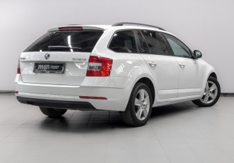Подержанный автомобиль Skoda Octavia Wagon 2017 года (5 фото)