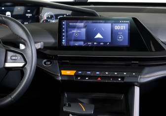 Подержанный автомобиль Changan UNI-V 2024 года (14 фото)