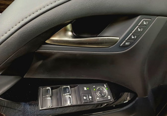 Подержанный автомобиль Lexus LX 2016 года (20 фото)