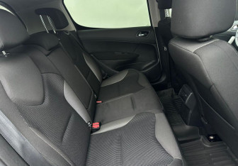Подержанный автомобиль Peugeot 308 Hatchback 2011 года (14 фото)