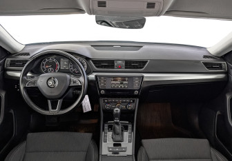 Подержанный автомобиль Skoda Superb Liftback 2016 года (14 фото)